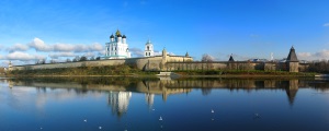 В Пскове у поддельного старинного дома нашлась подлинная хозяйка